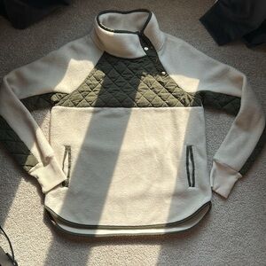 ABERCROMBIE & FITCH Country quilted fleece sweater